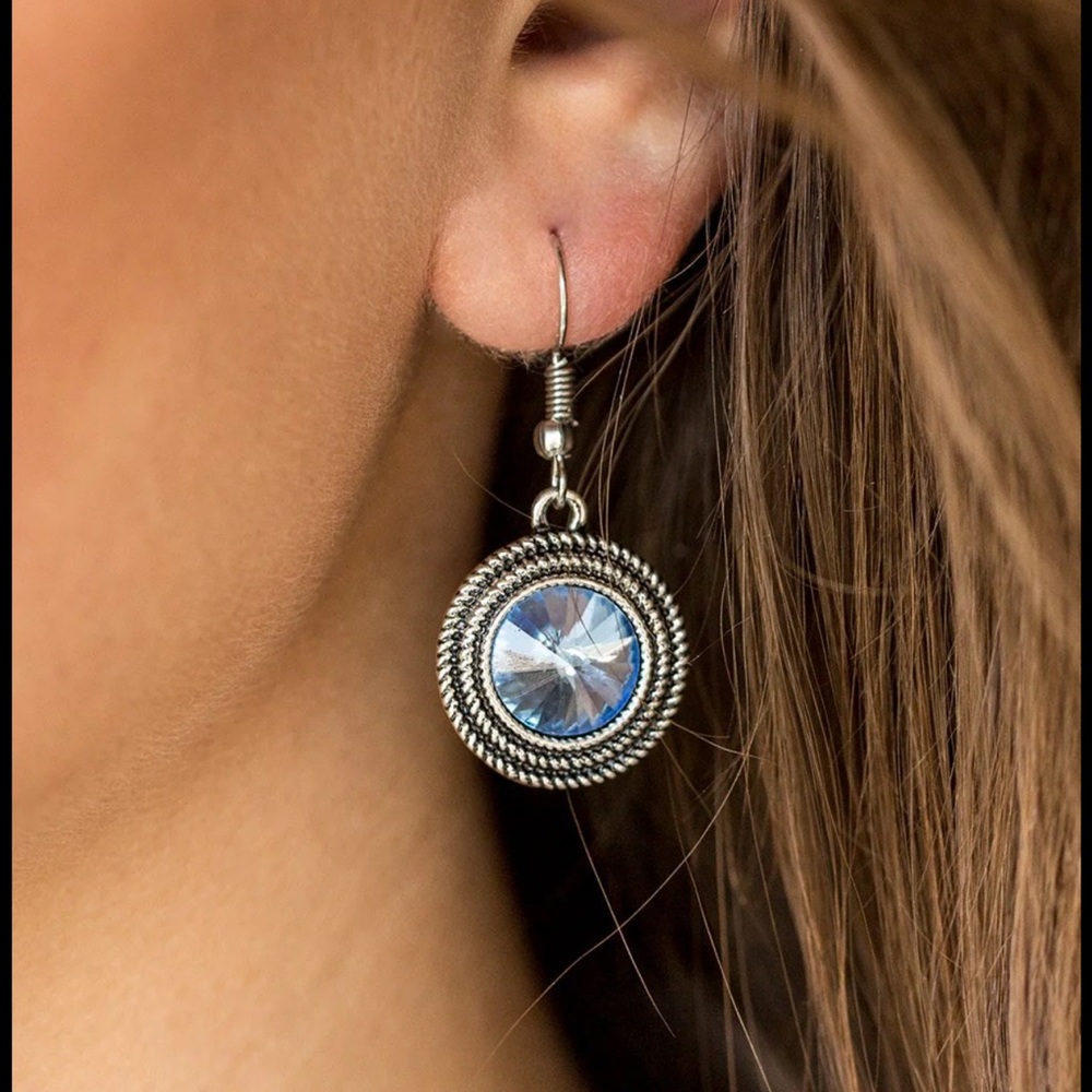 Elegant Silver and Blue Faceted Earrings - Picture 2 of 6